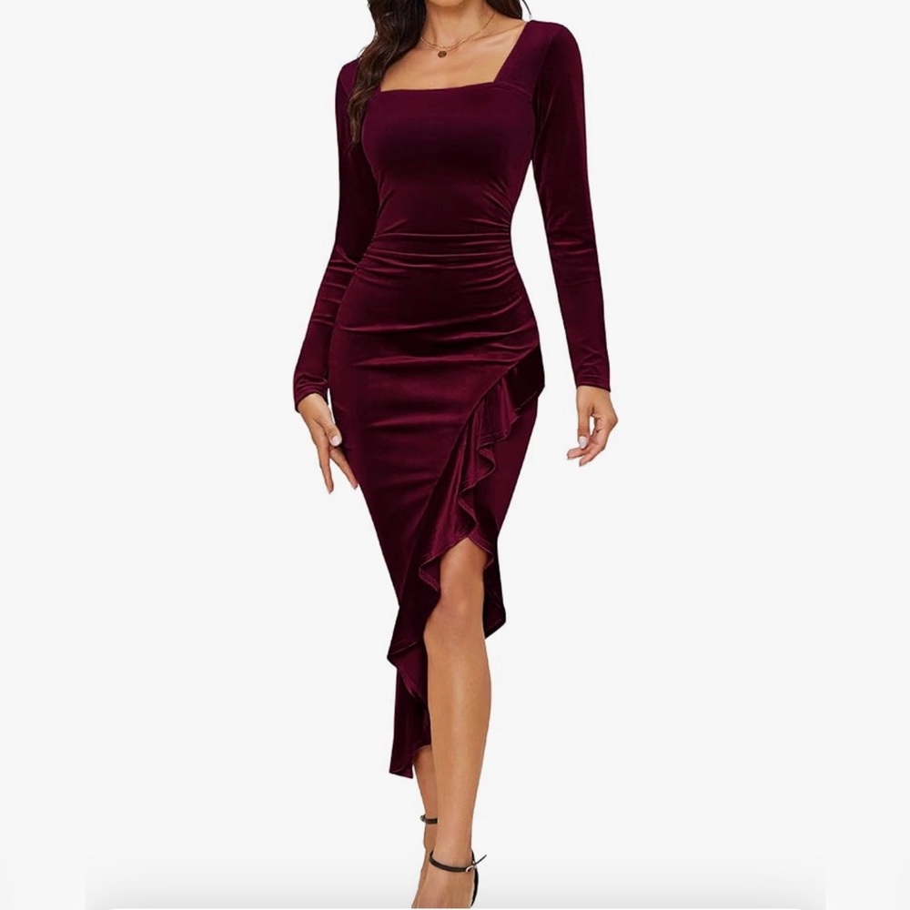 Chic Long Sleeve Velvet Dress in Deep Burgundy